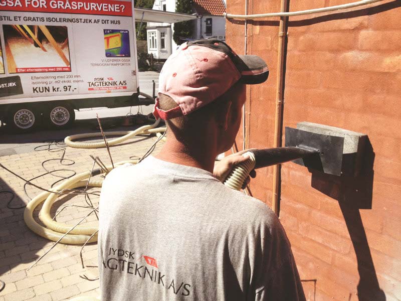Hulmursisolering af et rødstenshus