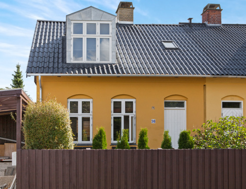 Nyt bølgeeternittag med kvist på taget