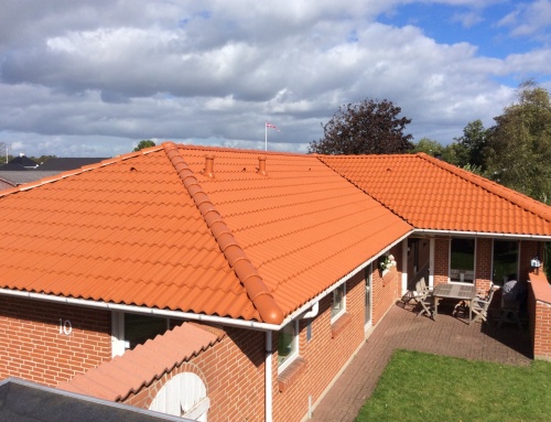 Villaen i Aalborg fik renoveret det eksisterende tag. (Teglrød)