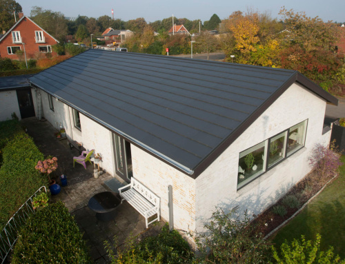 Nyt Quadrotag blev monteret på villaen i Kolding, villaen gik også monteret nye metal tagrender.