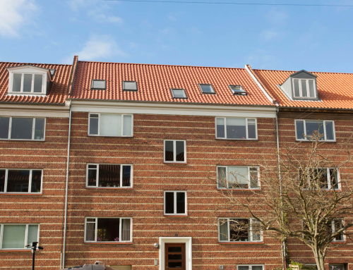 Ejendommen i Aarhus C fik lagt nyt tegltag med nye ovenlysvinduer, samt nye zink tagrender.