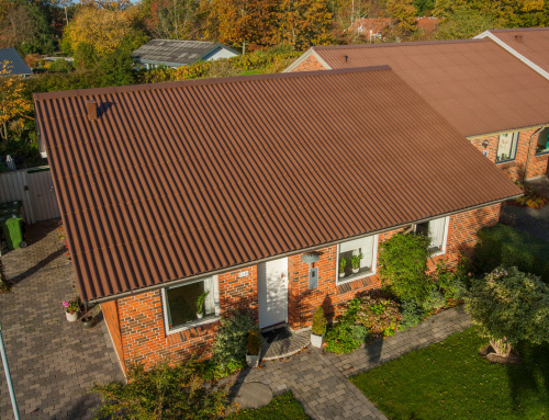 Villaen i Hasselager fik renoveret det gamle eternittag.