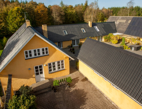 Ejendommen i Egtved, fik renoveret det gamle eternittag.