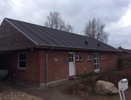 Huset i Skanderborg fik lagt et nyt tag med tagpaplistdækning, huset fik også nye tagrender.