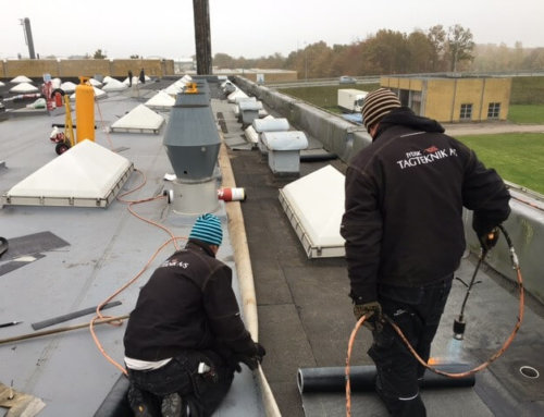 Afmontering af ekeisterende PVC tag,  montering af ny tagpapdækning