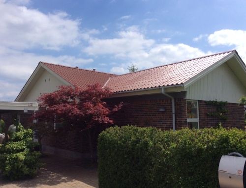 Villaen i Galten ved Aarhus fik renoveret det gamle eternittag, taget stor nu som nyt, husejer valgte farven Rødbrun