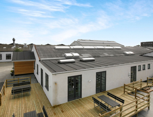 Nyt tagpap med lister på lagt erhvervs bygning i Køge