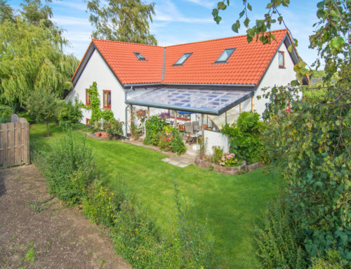 Huset i Taastrup fik lagt et nyt tegltag inkl. montering af en ny kvist og nye velux ovenlysvinduer.