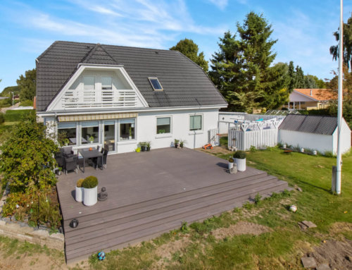 Se før og efter billeder af en algebehandling på et Decratag (efter 1 måned) Villaen ligger i Søften Østjylland