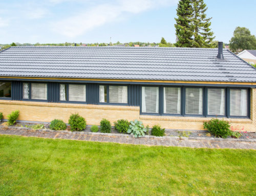 Sort grafit Decra tag på villa i Tune