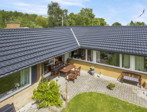 Flot sort mat Decratag på villa i Albertslund