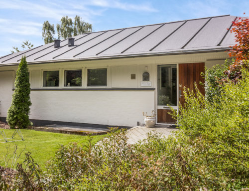 Flot tagpaptag med listedækning i Viuf