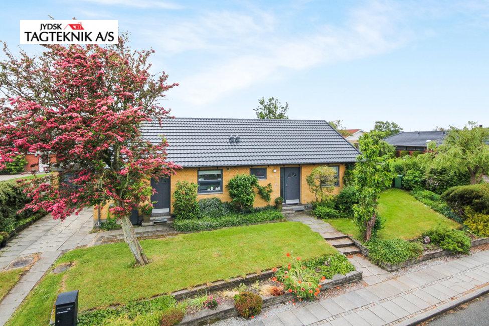 Jydsk tagteknik. Nyt AeroDek Unique tag på villa i Esbjerg