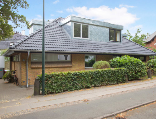 Denne dobbelt villa på Frederiksberg, fik lagt nyt betontegl og fik monteret nye kviste.