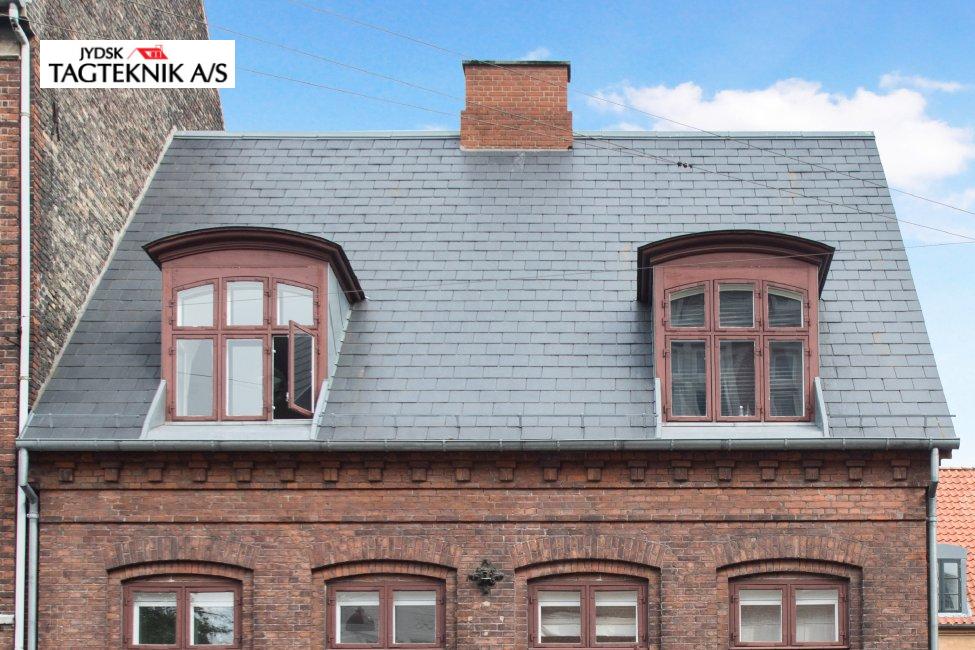 Naturskifer tag på murstenshus
