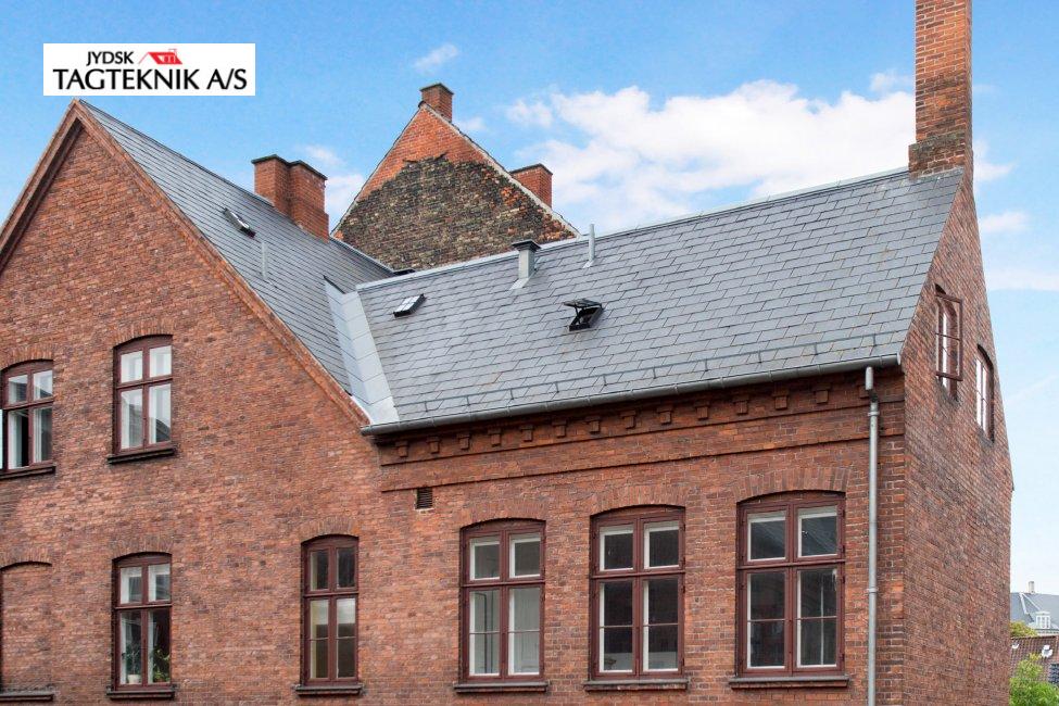 Naturskifer tag på murstenshus
