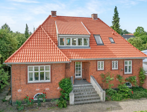 Den store elegante villa i Hellerup nord for København, fik lagt nyt flot tegltag