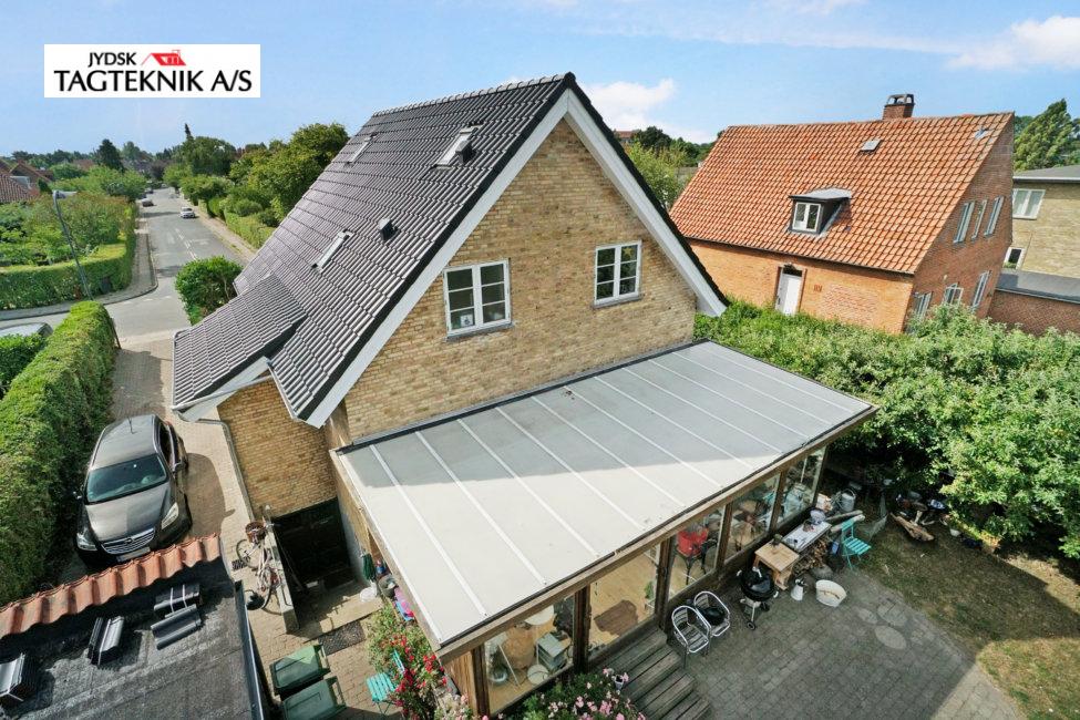 Murstensvilla med udestue