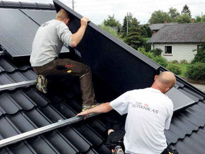 Jydsk-Tagteknik-solceller-montage