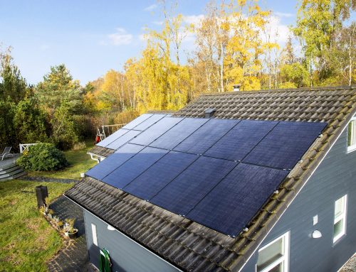 Nyt solcelleanlæg på sommerhuset i Sæby.
